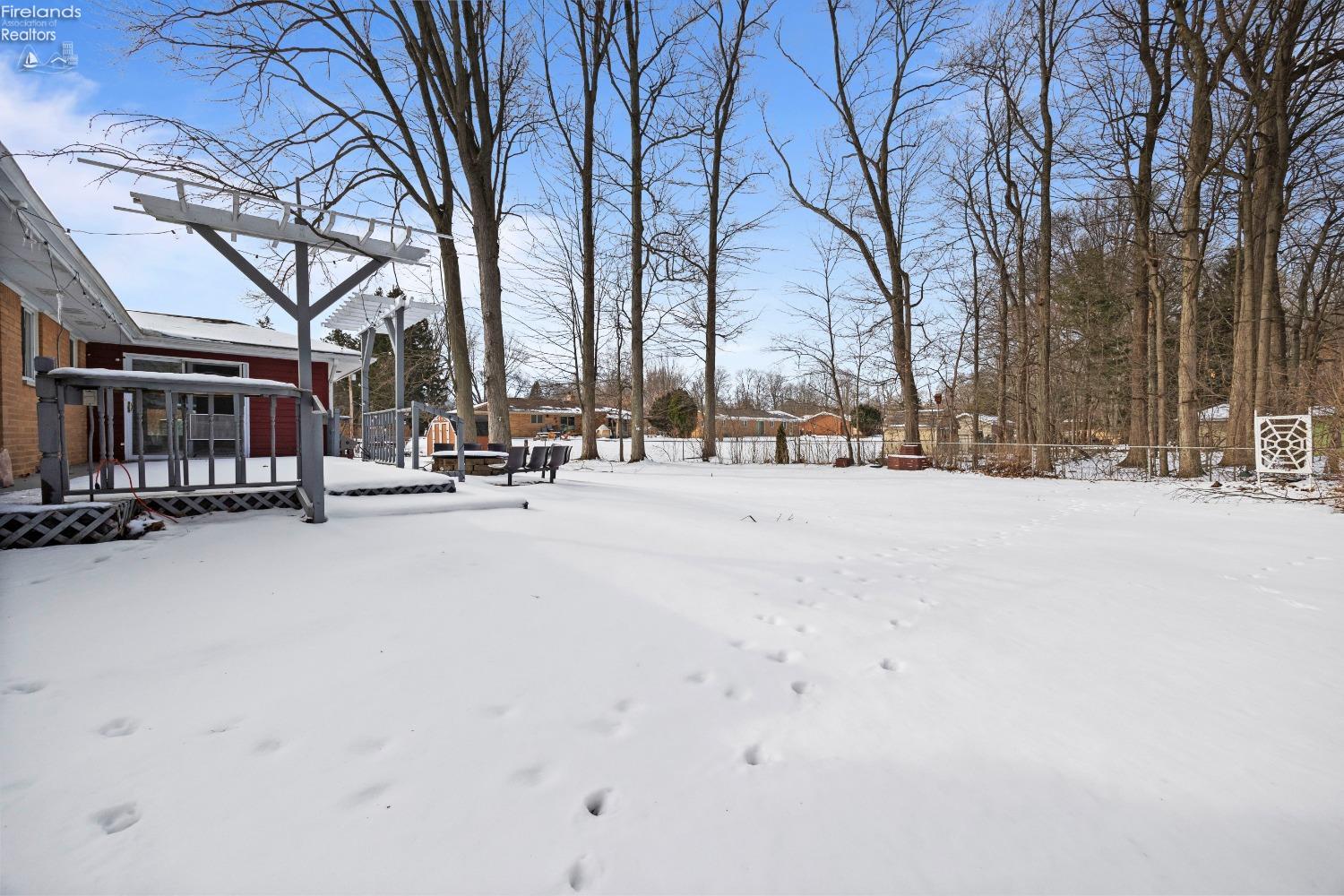 4960 W Park Dr, North Olmsted, Ohio image 37