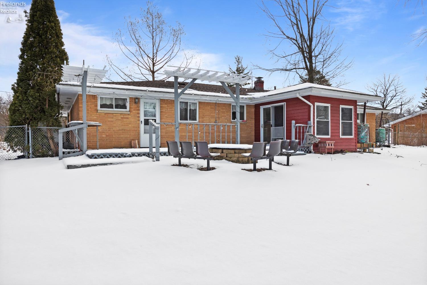 4960 W Park Dr, North Olmsted, Ohio image 40