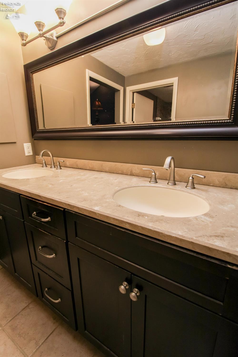 Huron, Ohio 44839, United States, 3 Bedrooms Bedrooms, ,3 BathroomsBathrooms,Residential,Contingent,20764