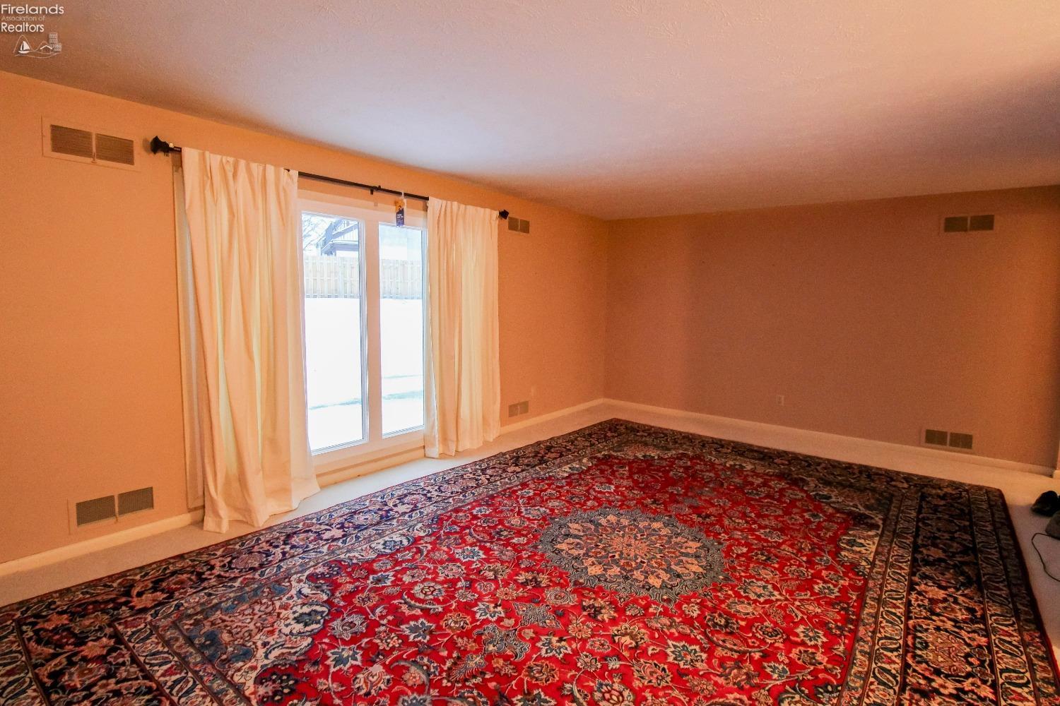 Huron, Ohio 44839, United States, 3 Bedrooms Bedrooms, ,3 BathroomsBathrooms,Residential,Contingent,20764