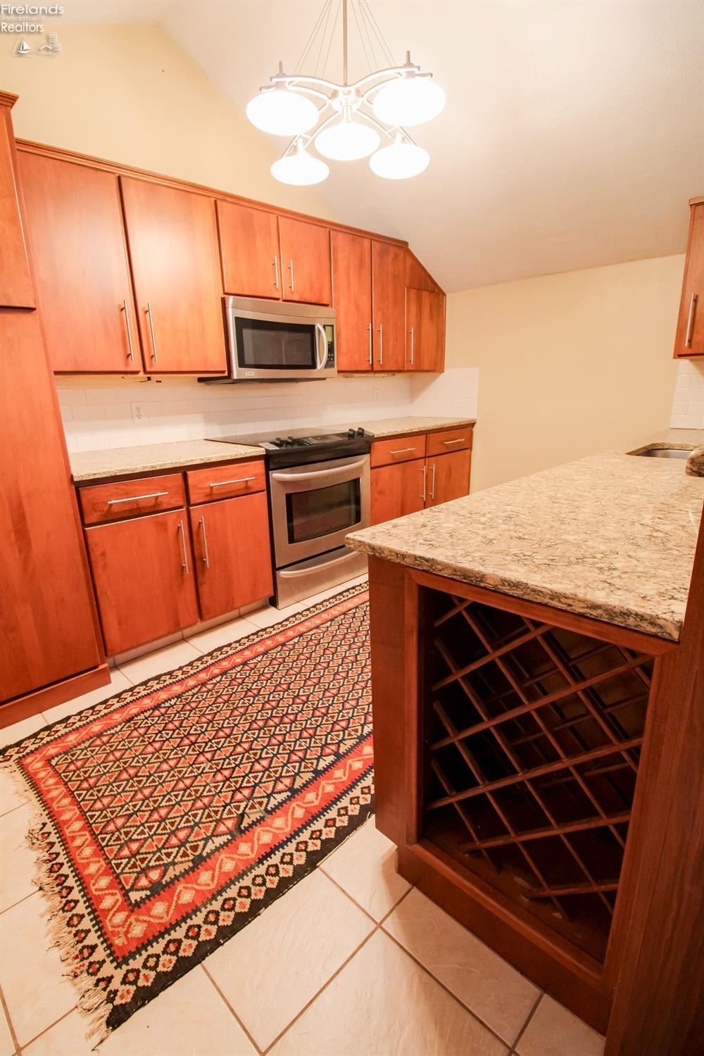 Huron, Ohio 44839, United States, 3 Bedrooms Bedrooms, ,3 BathroomsBathrooms,Residential,Contingent,20764