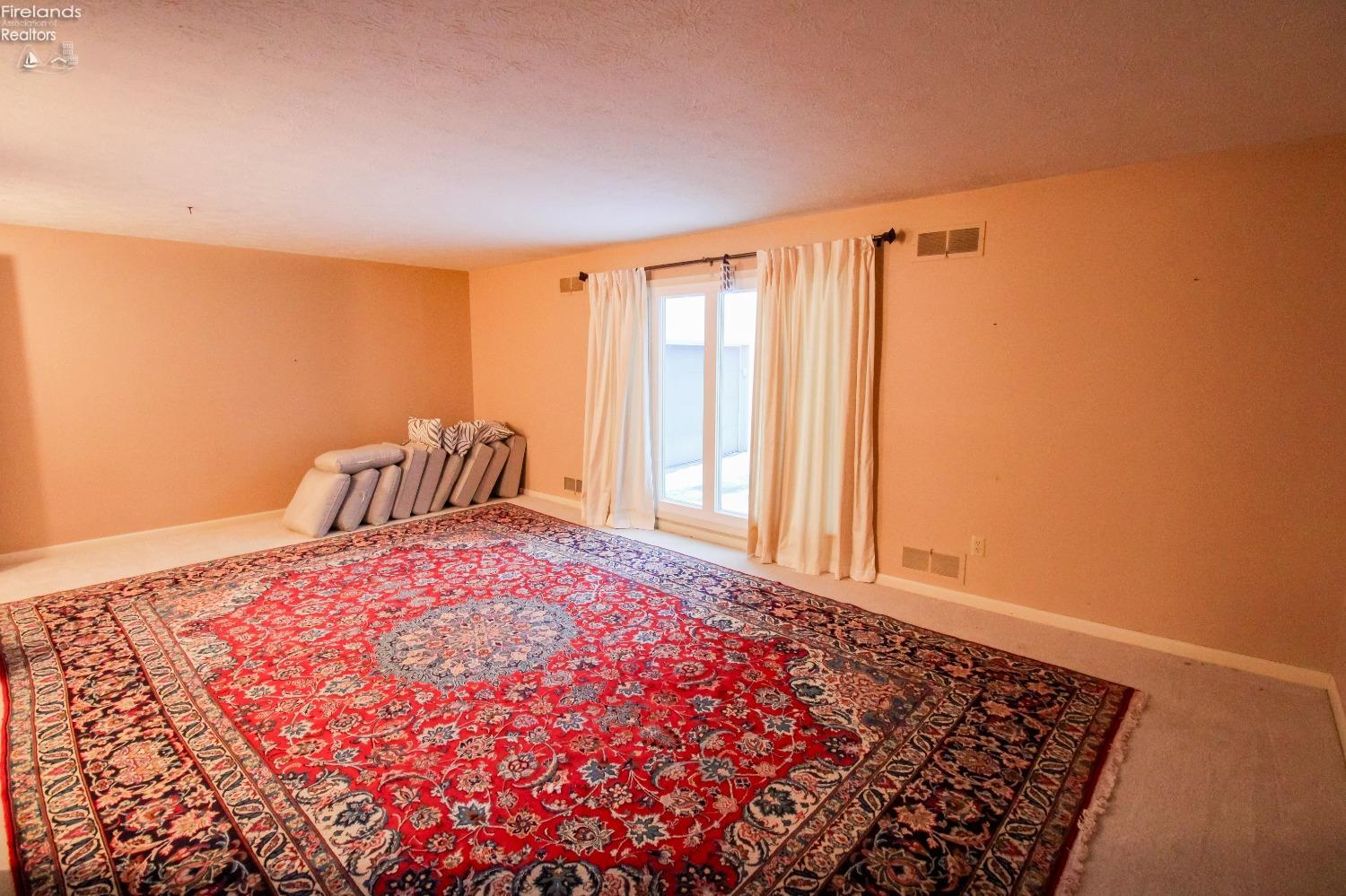 Huron, Ohio 44839, United States, 3 Bedrooms Bedrooms, ,3 BathroomsBathrooms,Residential,Contingent,20764