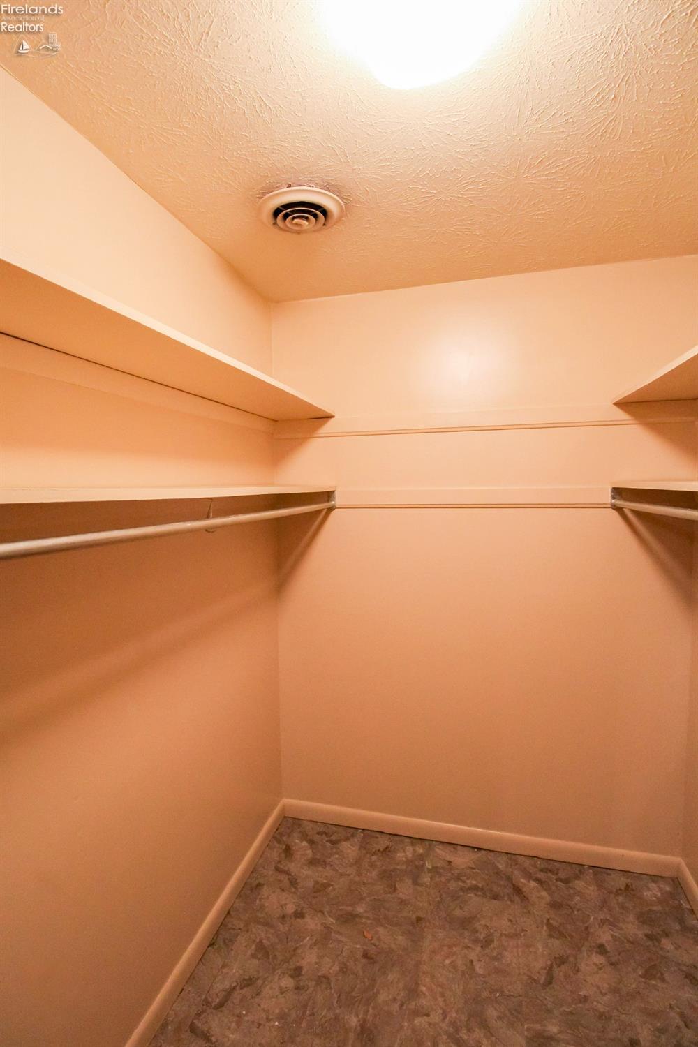 Huron, Ohio 44839, United States, 3 Bedrooms Bedrooms, ,3 BathroomsBathrooms,Residential,Contingent,20764