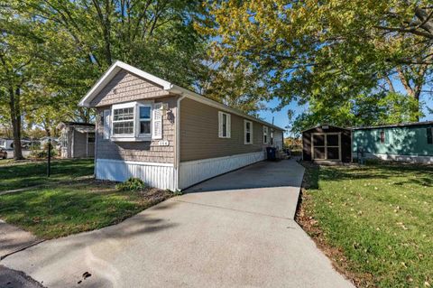 Mobile Home For Sale - 164 Driftwood Drive<br/> Port Clinton, OH 43452