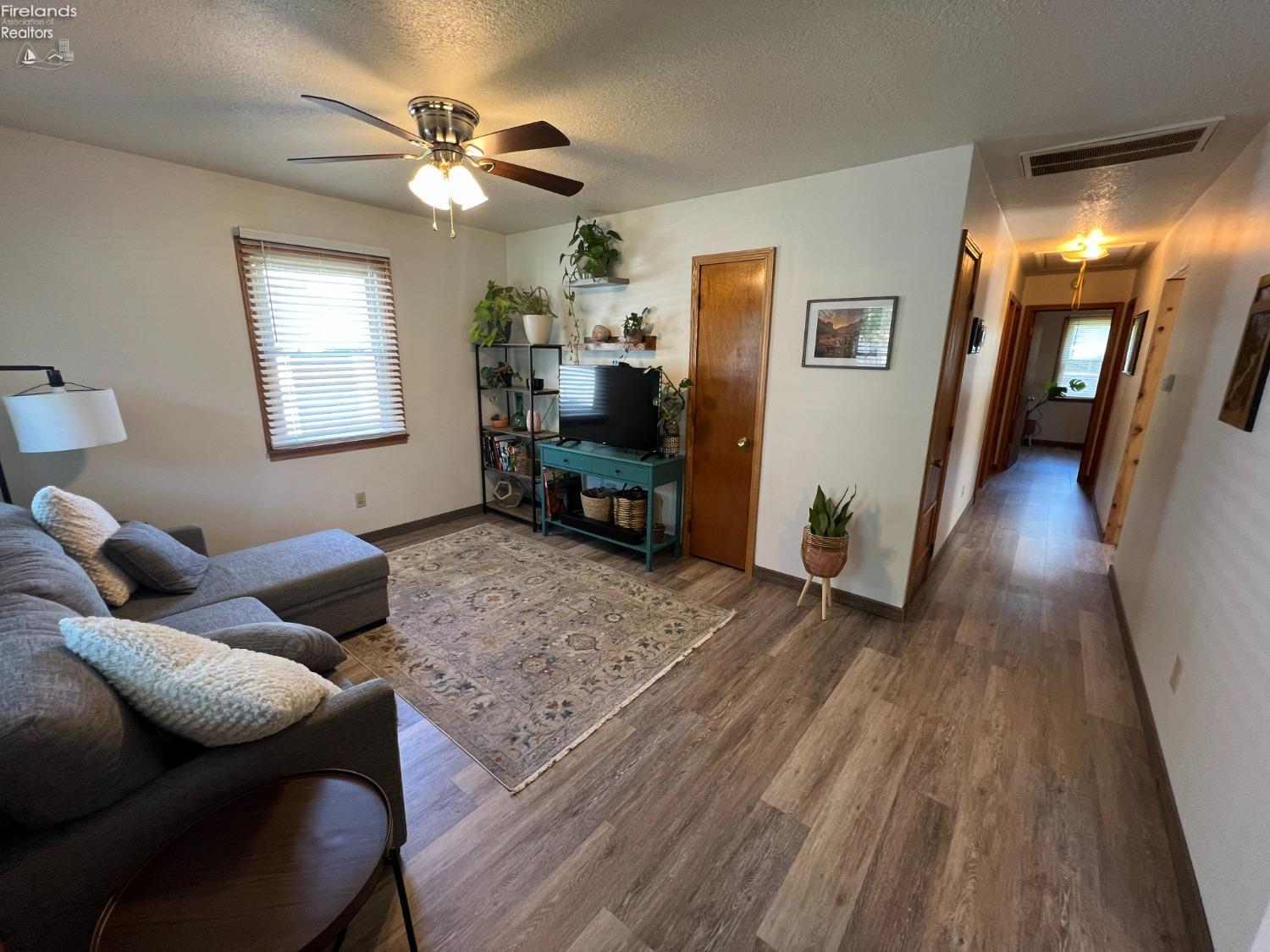 607 S Front Street, Fremont, Texas image 2