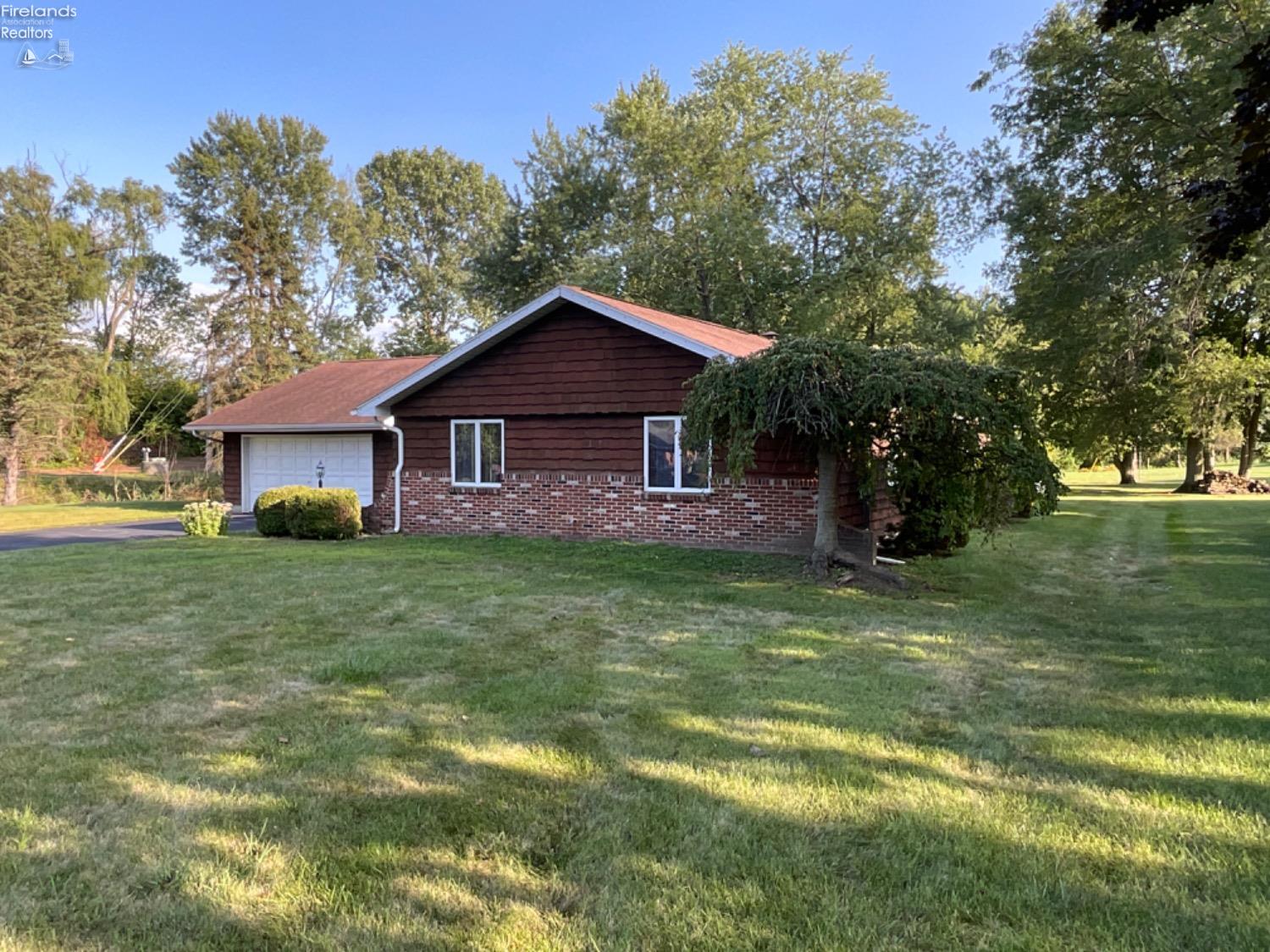 1725 Bark Lane Drive, Fremont, Ohio image 4