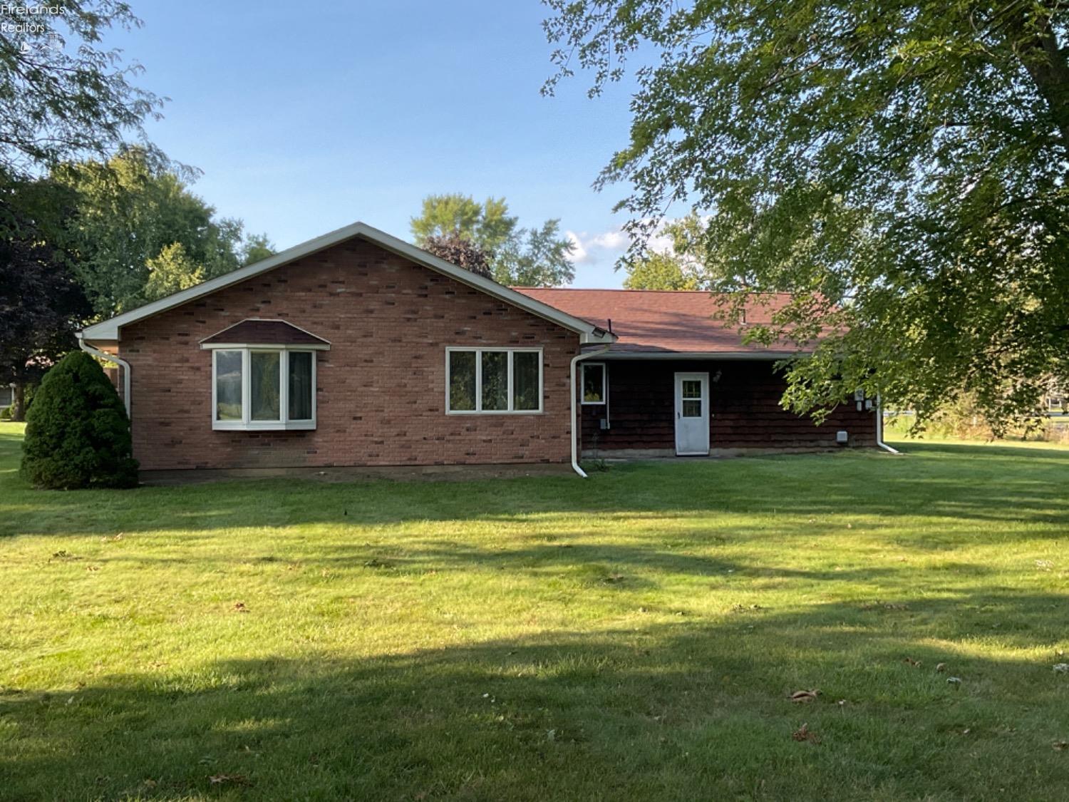 1725 Bark Lane Drive, Fremont, Ohio image 6