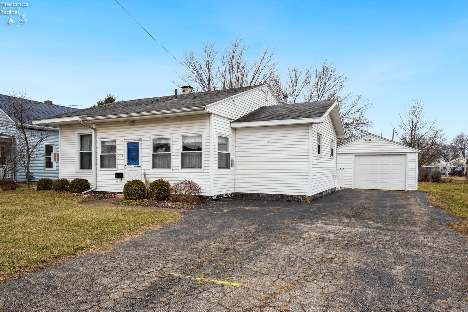 224 Cedar Street, Port Clinton, Ohio image 3