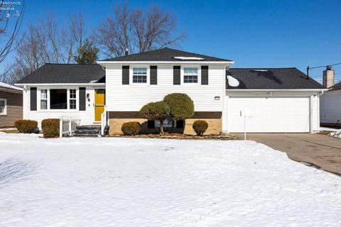 Homes For Sale - 757 W Martin Ave. Ave<br/> Amherst, OH 44001