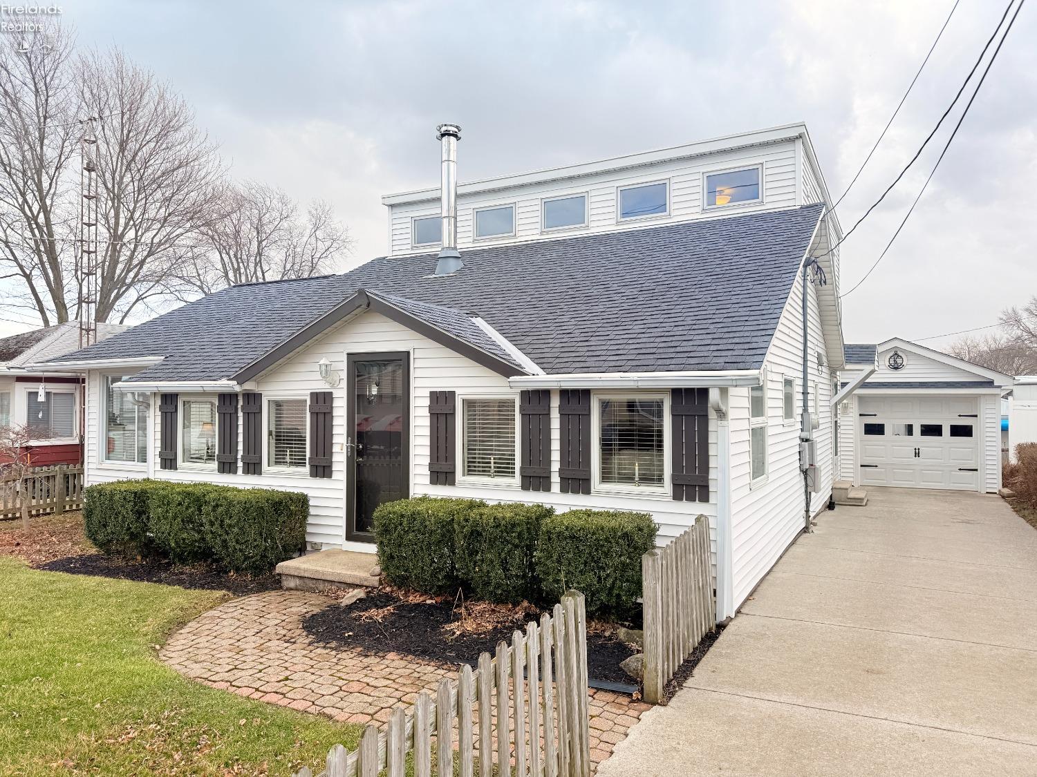 5544 E Eastview Lane, Port Clinton, Ohio image 1