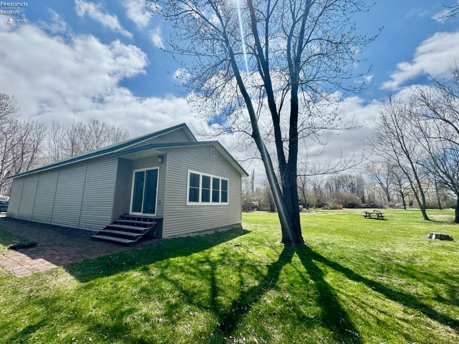 635 S Liz Lane, Port Clinton, Ohio image 1