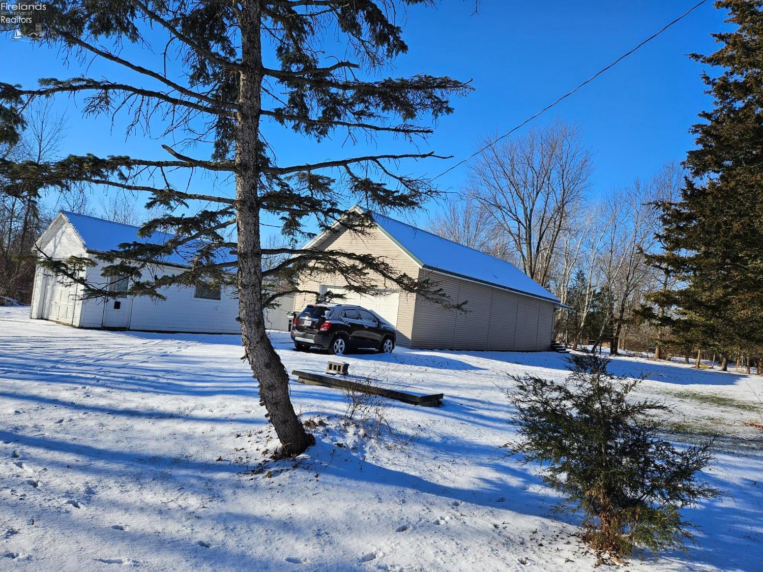 635 S Liz Lane, Port Clinton, Ohio image 1