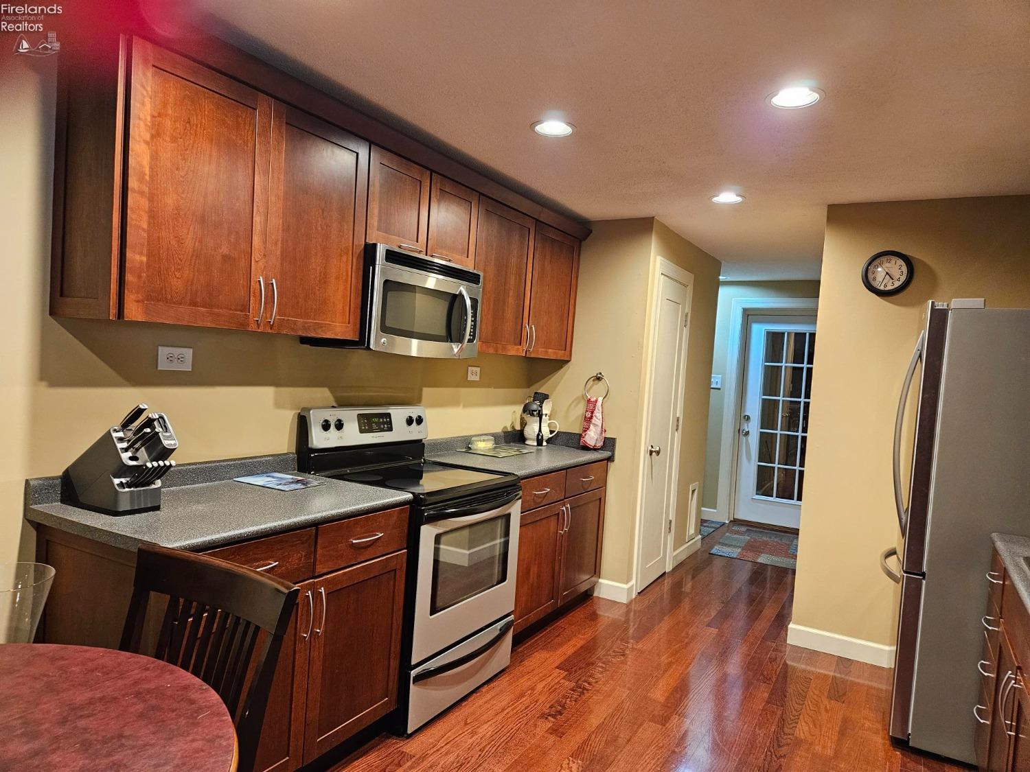 635 S Liz Lane, Port Clinton, Ohio image 3