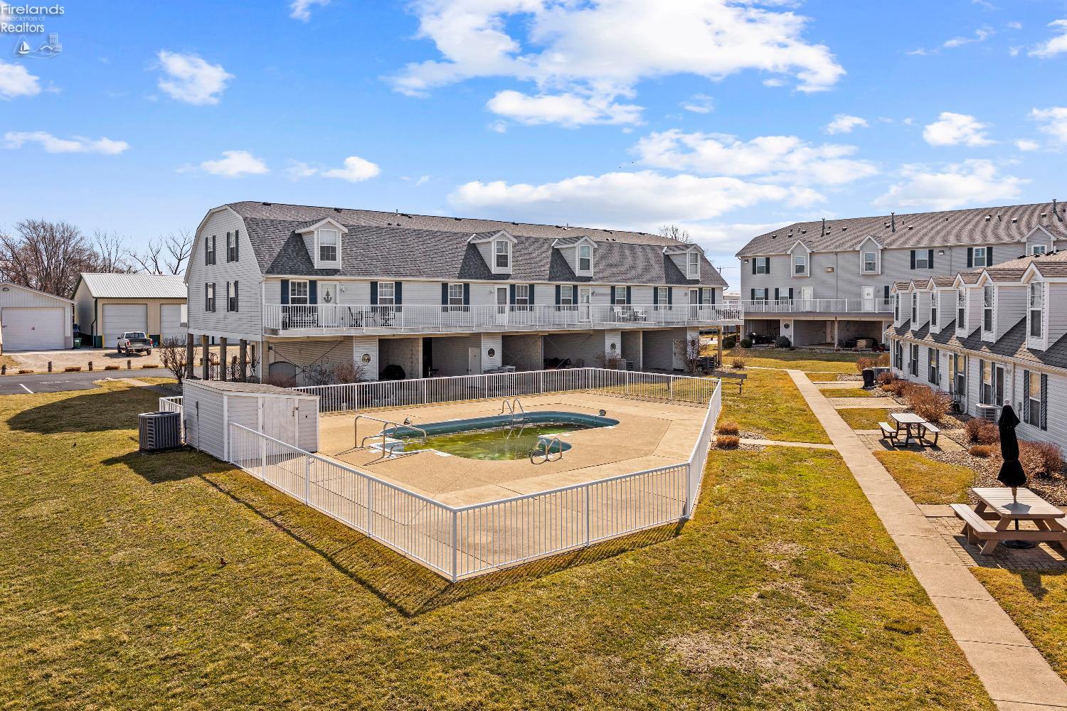 89 N Schooner Point Drive, Port Clinton, Texas image 6