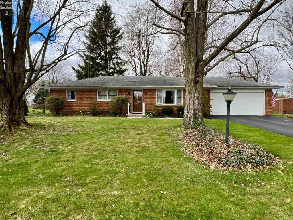 96 Gibson Court Tiffin OH 44883 MLS #20241137 Howard Hanna 96 Gibson Court Tiffin OH 44883 MLS #20241137 Howard Hanna