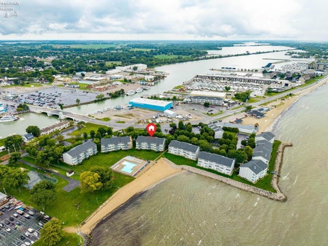 Condo For Sale - 216 W Lakeshore Drive #E<br/> Ottawa County, Port Clinton, OH 43452