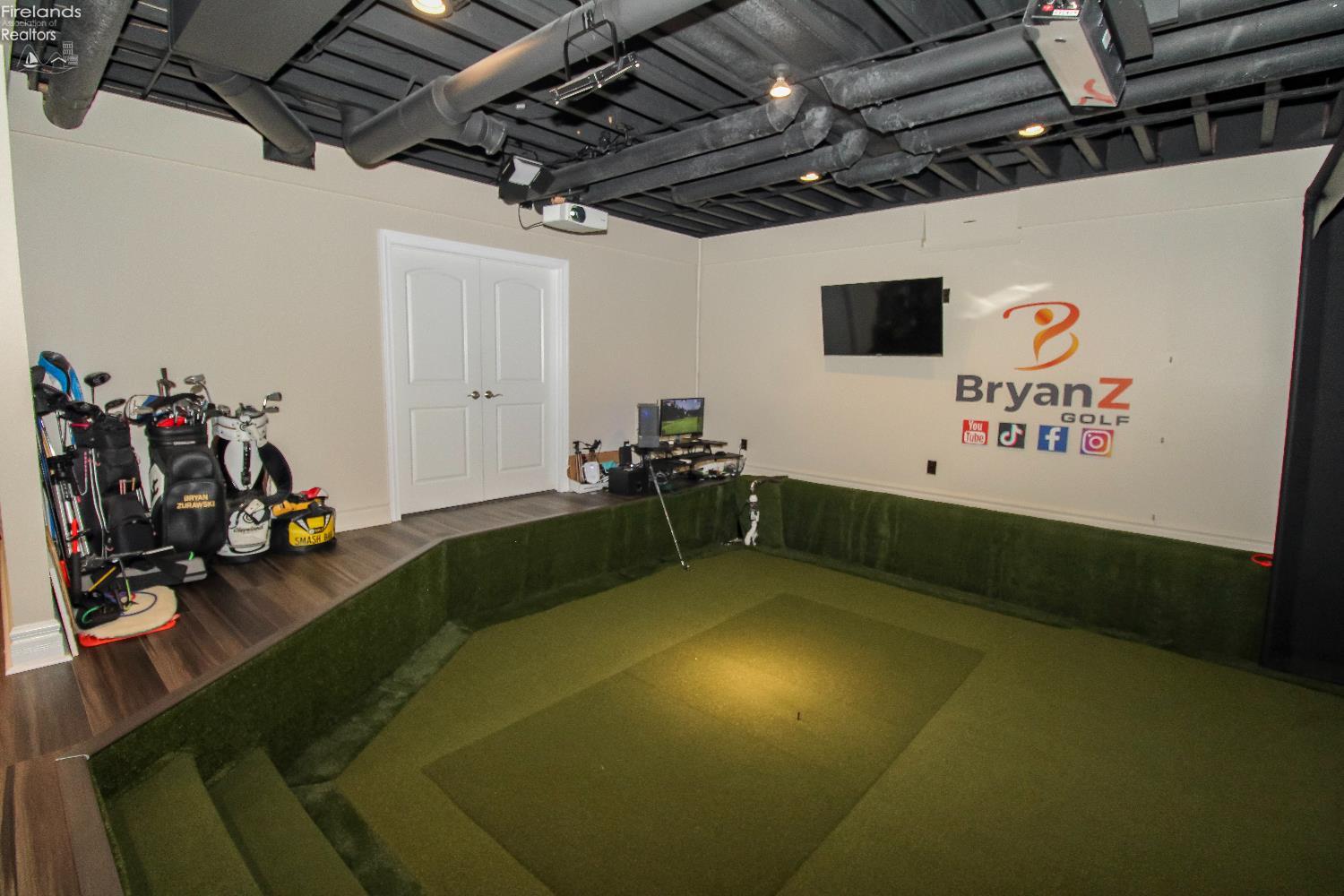 Sandusky, Ohio 44870, United States, 5 Bedrooms Bedrooms, ,5 BathroomsBathrooms,Residential,Active,169425