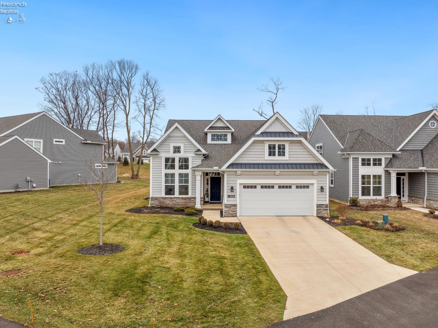 4865 E Tradewinds Drive, Port Clinton, Ohio image 2