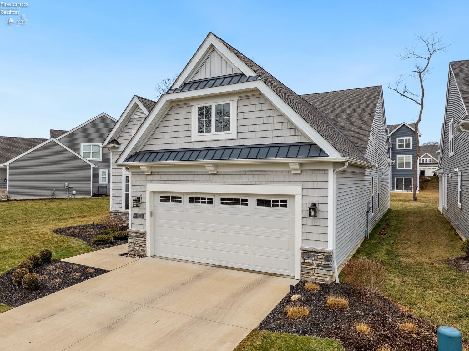 4865 E Tradewinds Drive, Port Clinton, Ohio image 9