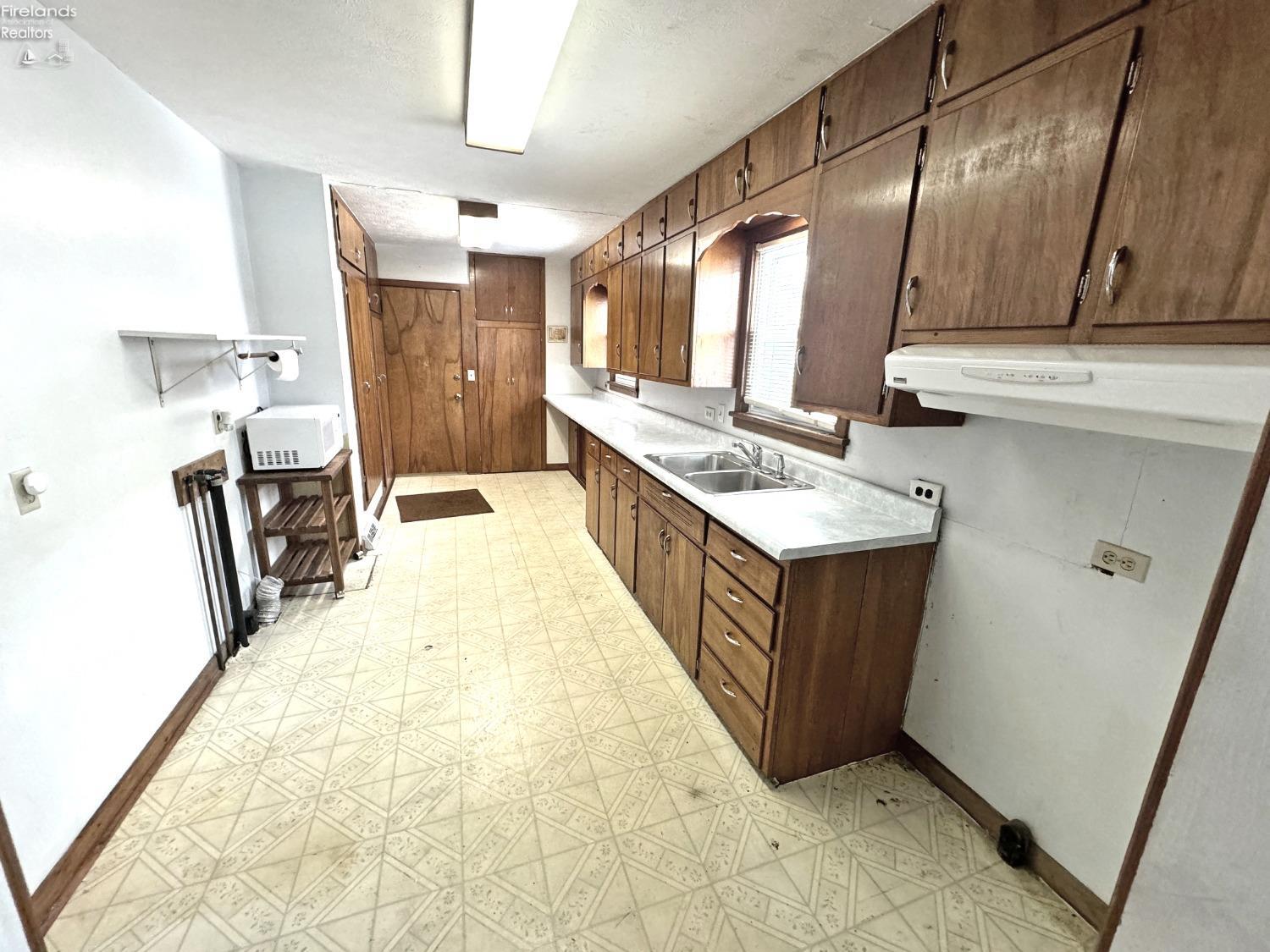 216 Maplewood Street St, Willard, Ohio image 7