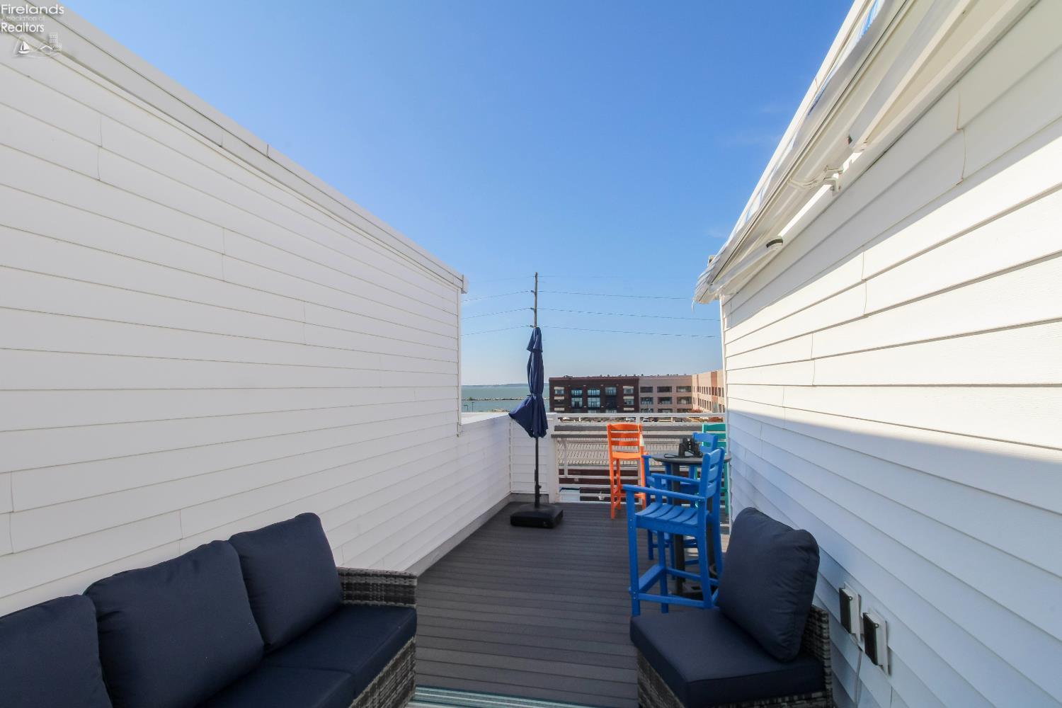 Sandusky, Ohio 44870, United States, 3 Bedrooms Bedrooms, ,3 BathroomsBathrooms,Residential,Contingent,211815