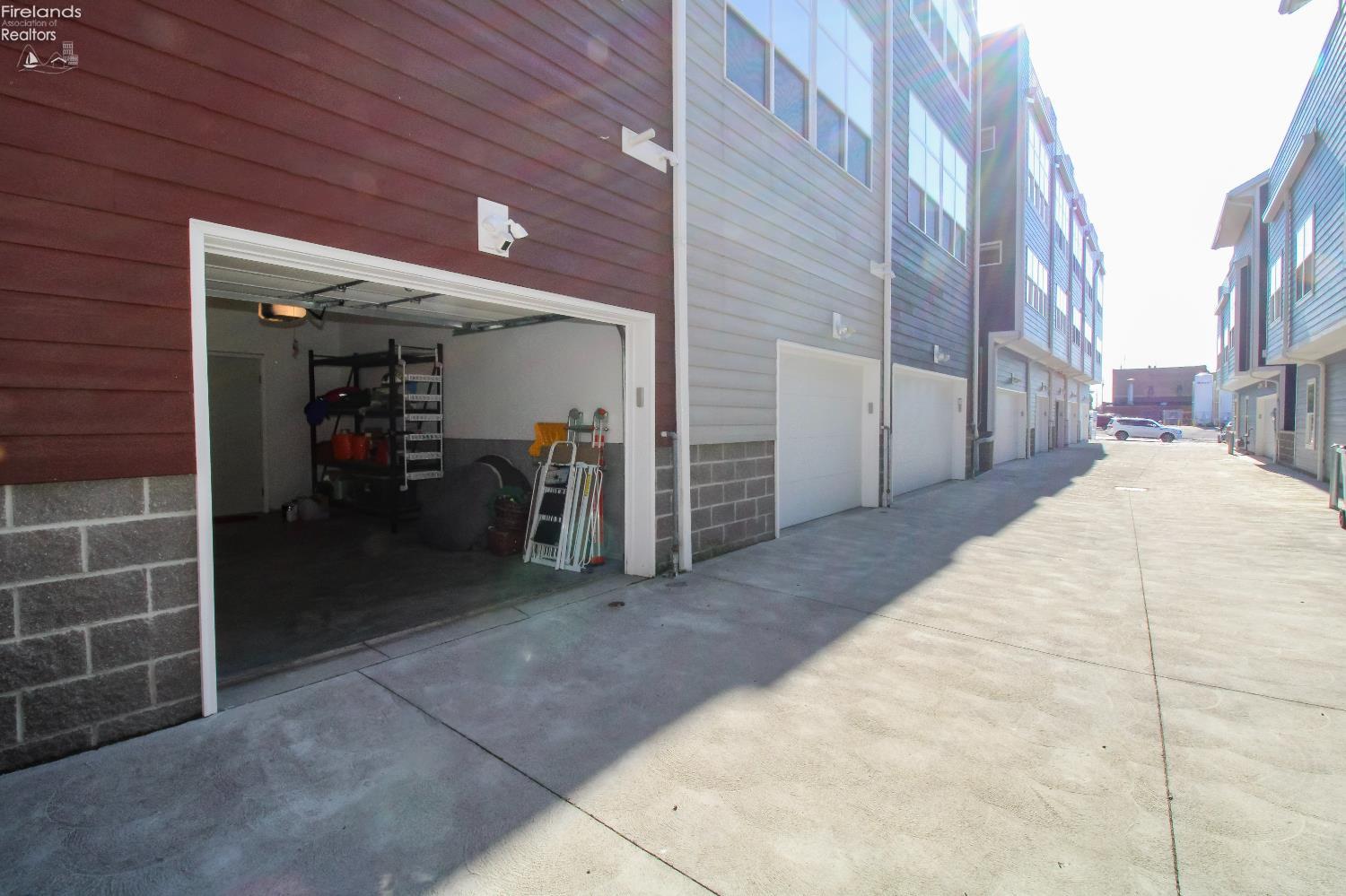 Sandusky, Ohio 44870, United States, 3 Bedrooms Bedrooms, ,3 BathroomsBathrooms,Residential,Contingent,211815