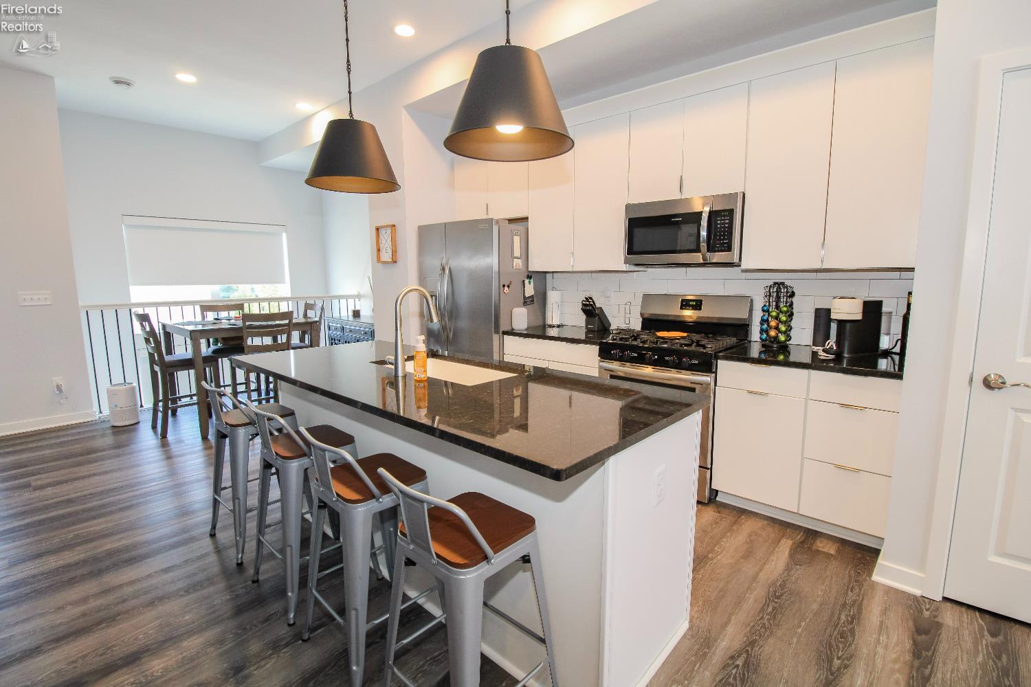 Sandusky, Ohio 44870, United States, 3 Bedrooms Bedrooms, ,3 BathroomsBathrooms,Residential,Contingent,211815