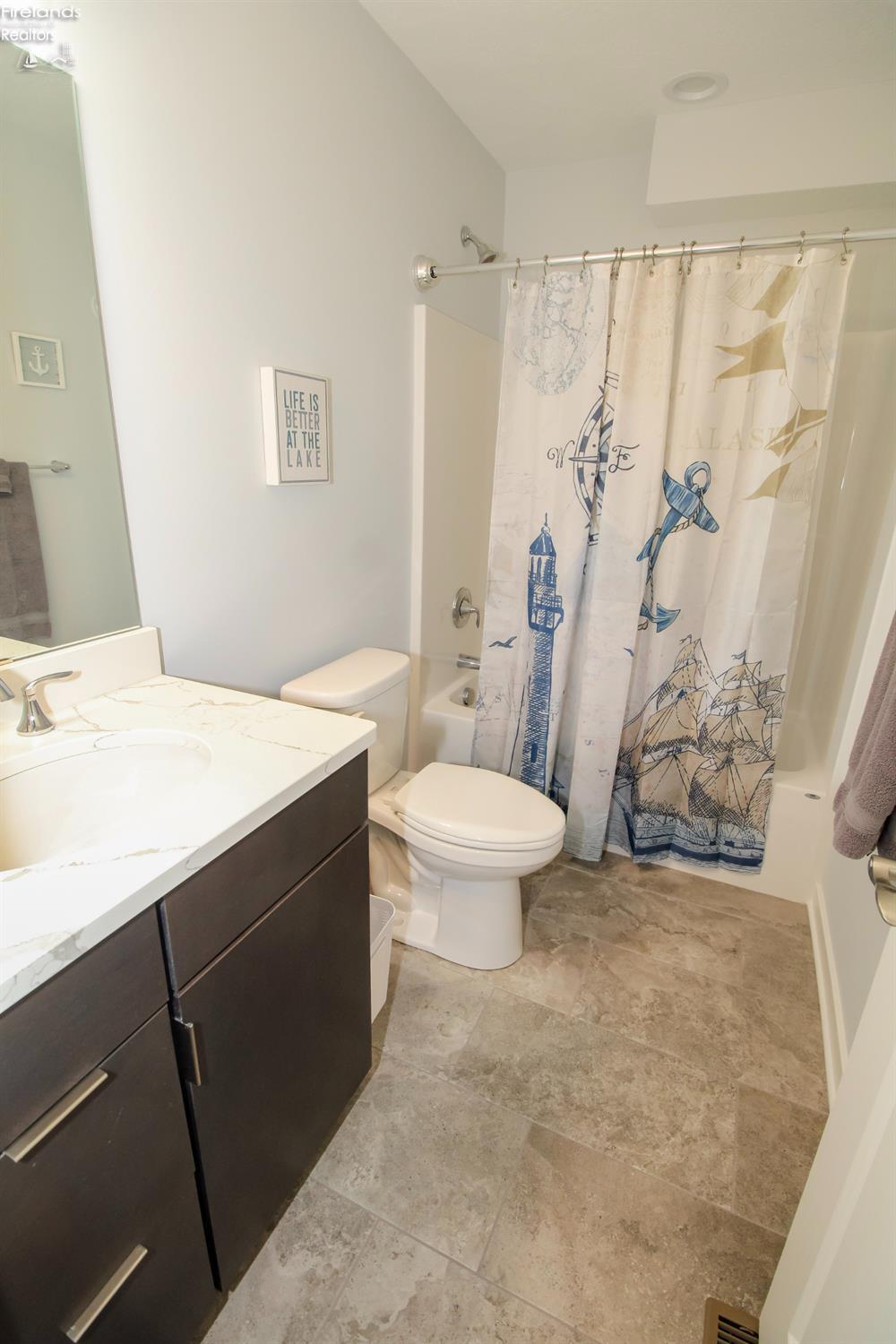 Sandusky, Ohio 44870, United States, 3 Bedrooms Bedrooms, ,3 BathroomsBathrooms,Residential,Contingent,211815