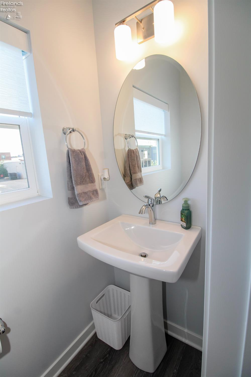 Sandusky, Ohio 44870, United States, 3 Bedrooms Bedrooms, ,3 BathroomsBathrooms,Residential,Contingent,211815