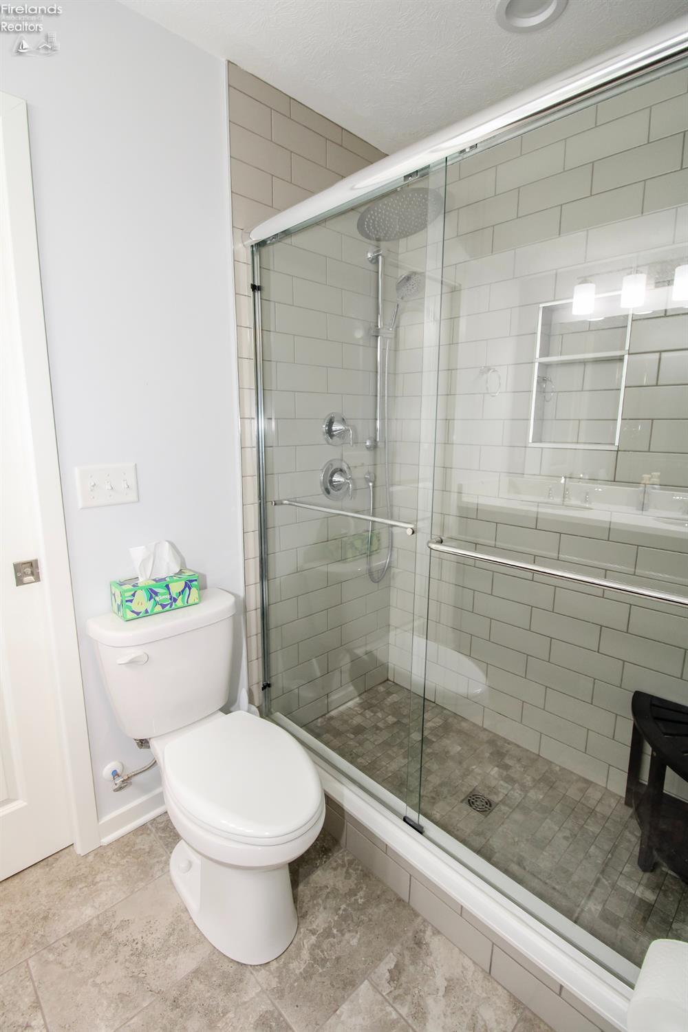 Sandusky, Ohio 44870, United States, 3 Bedrooms Bedrooms, ,3 BathroomsBathrooms,Residential,Contingent,211815