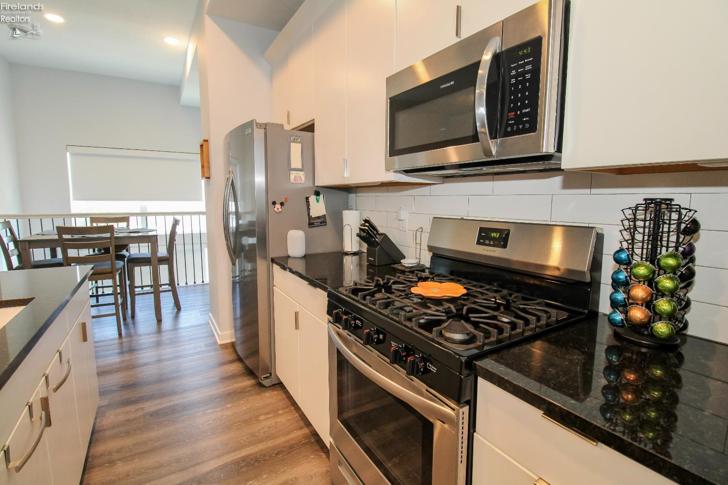 Sandusky, Ohio 44870, United States, 3 Bedrooms Bedrooms, ,3 BathroomsBathrooms,Residential,Contingent,211815