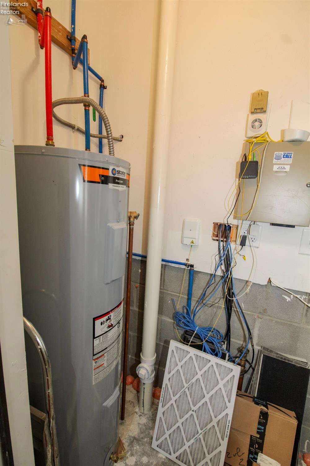 Sandusky, Ohio 44870, United States, 3 Bedrooms Bedrooms, ,3 BathroomsBathrooms,Residential,Contingent,211815