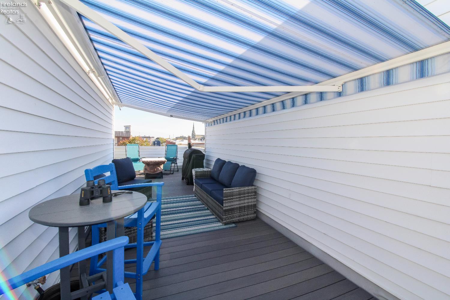 Sandusky, Ohio 44870, United States, 3 Bedrooms Bedrooms, ,3 BathroomsBathrooms,Residential,Contingent,211815