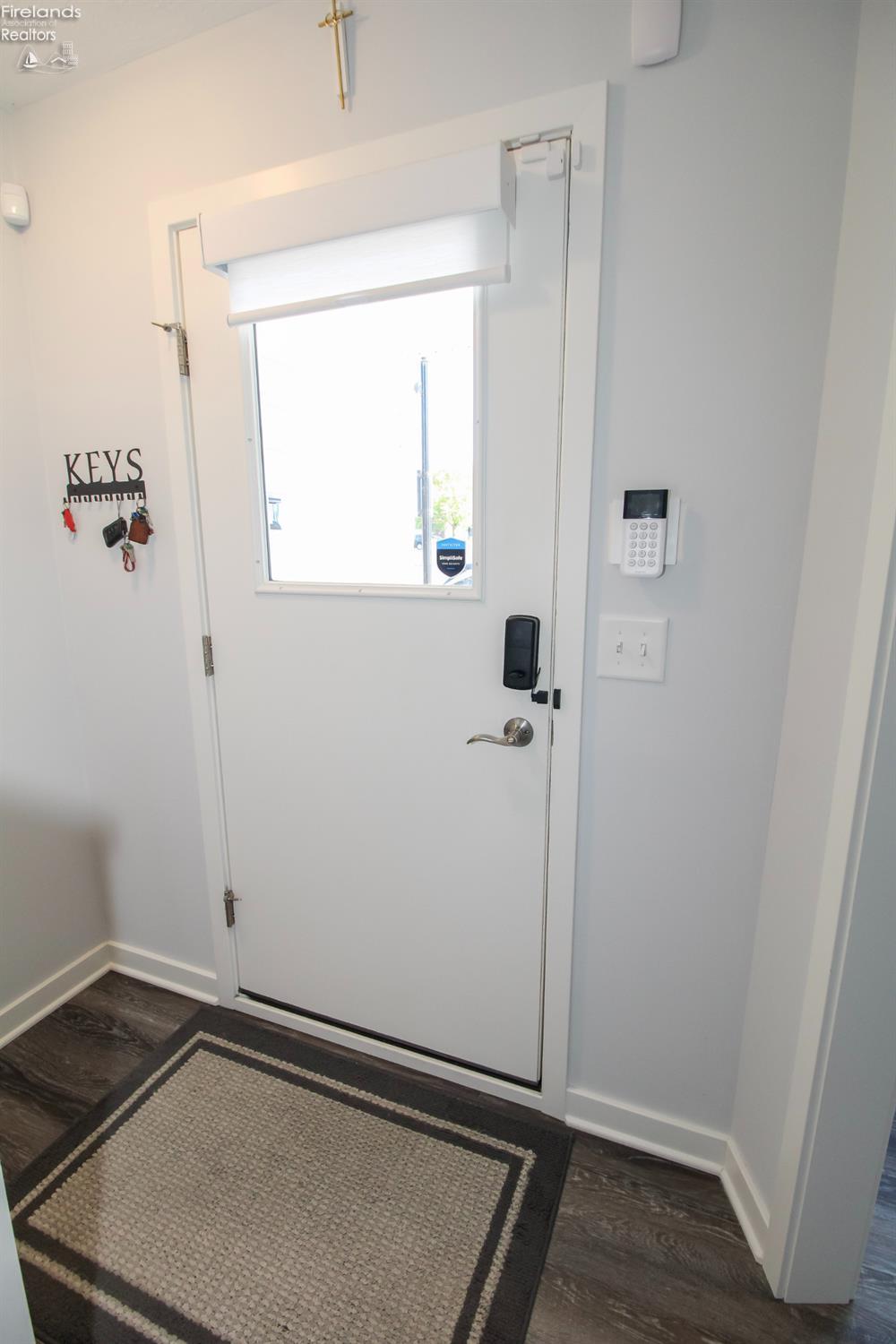 Sandusky, Ohio 44870, United States, 3 Bedrooms Bedrooms, ,3 BathroomsBathrooms,Residential,Contingent,211815