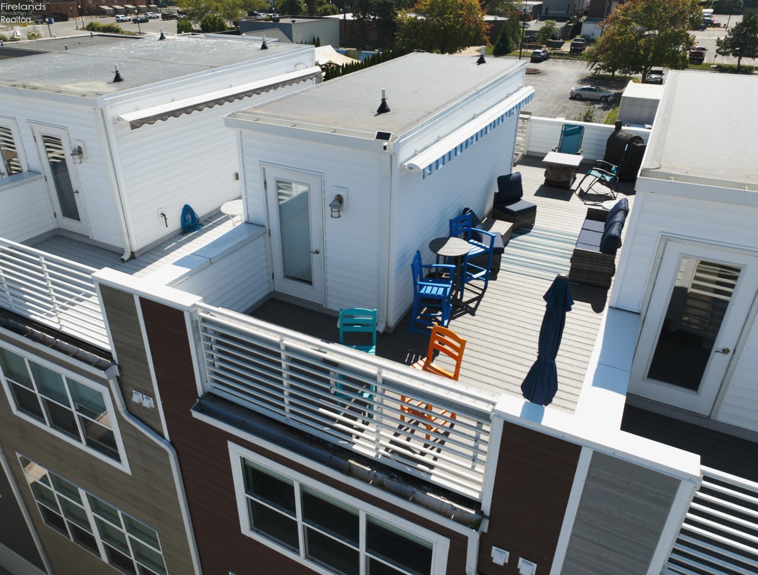 Sandusky, Ohio 44870, United States, 3 Bedrooms Bedrooms, ,3 BathroomsBathrooms,Residential,Contingent,211815