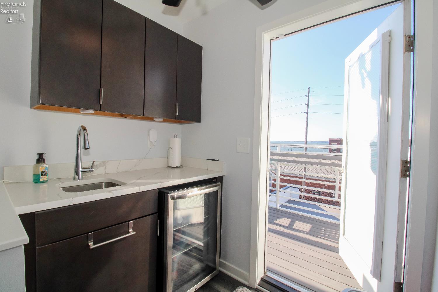 Sandusky, Ohio 44870, United States, 3 Bedrooms Bedrooms, ,3 BathroomsBathrooms,Residential,Contingent,211815