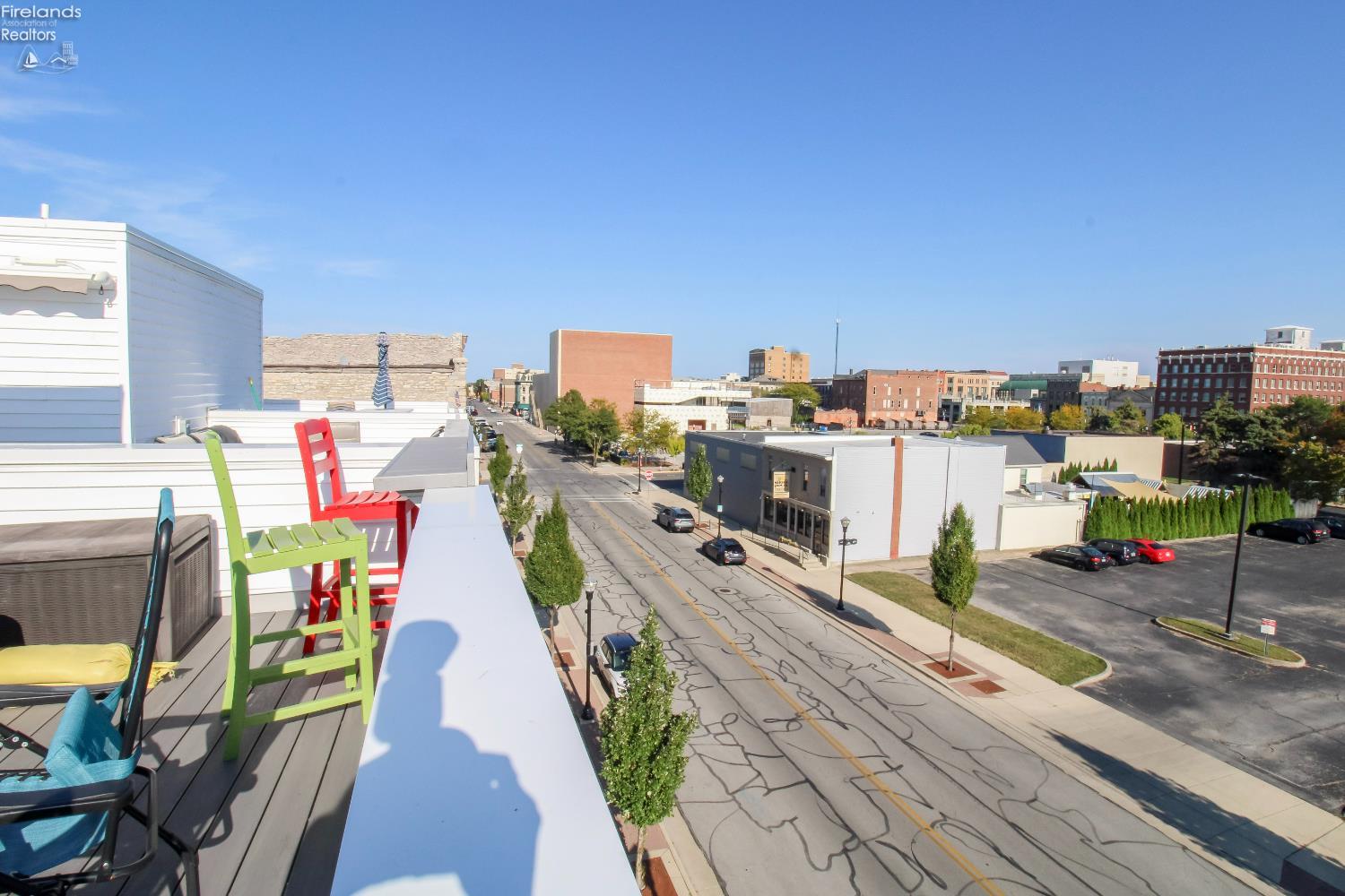 Sandusky, Ohio 44870, United States, 3 Bedrooms Bedrooms, ,3 BathroomsBathrooms,Residential,Contingent,211815