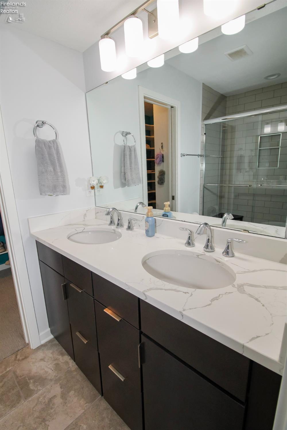 Sandusky, Ohio 44870, United States, 3 Bedrooms Bedrooms, ,3 BathroomsBathrooms,Residential,Contingent,211815