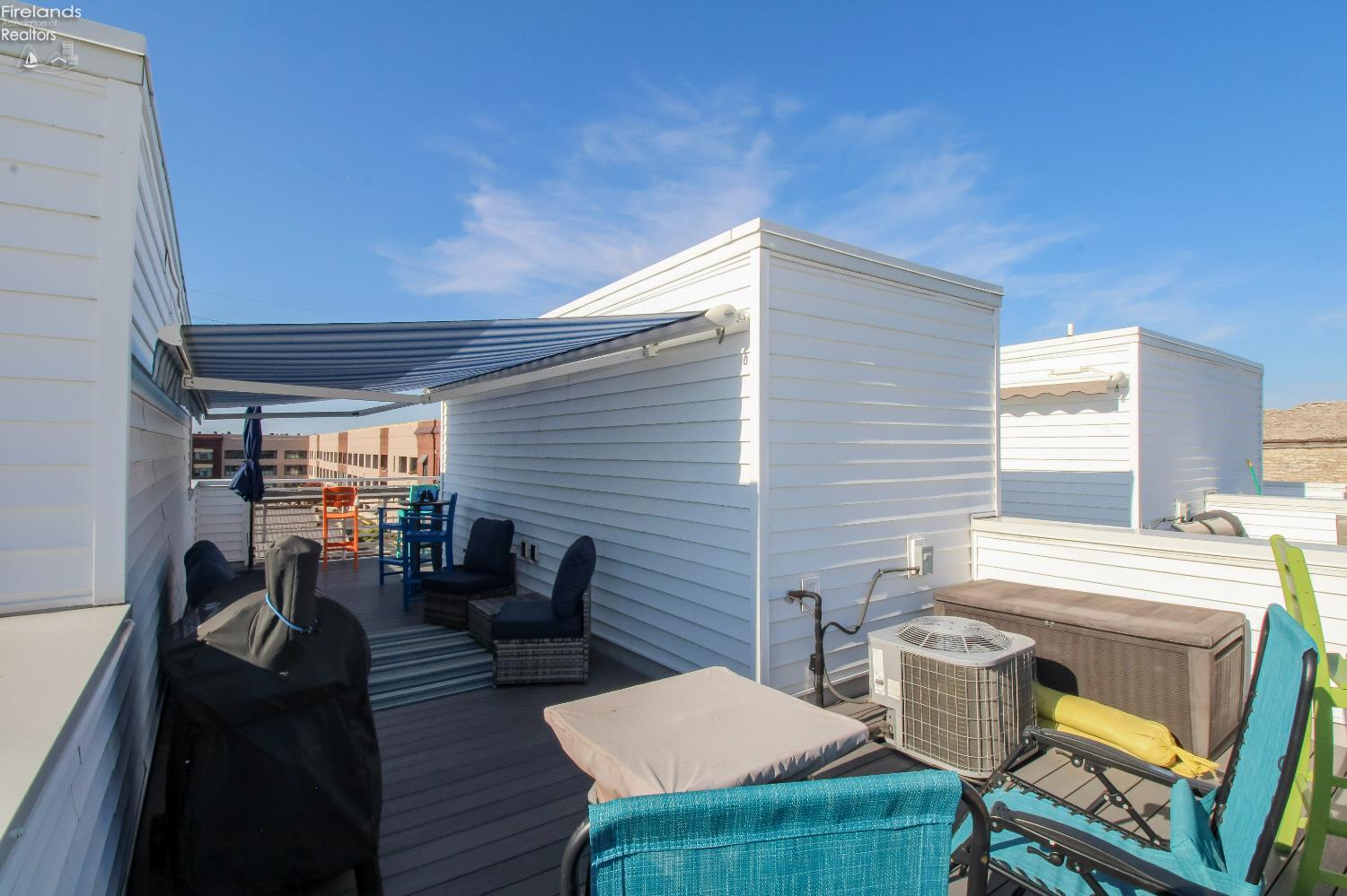 Sandusky, Ohio 44870, United States, 3 Bedrooms Bedrooms, ,3 BathroomsBathrooms,Residential,Contingent,211815