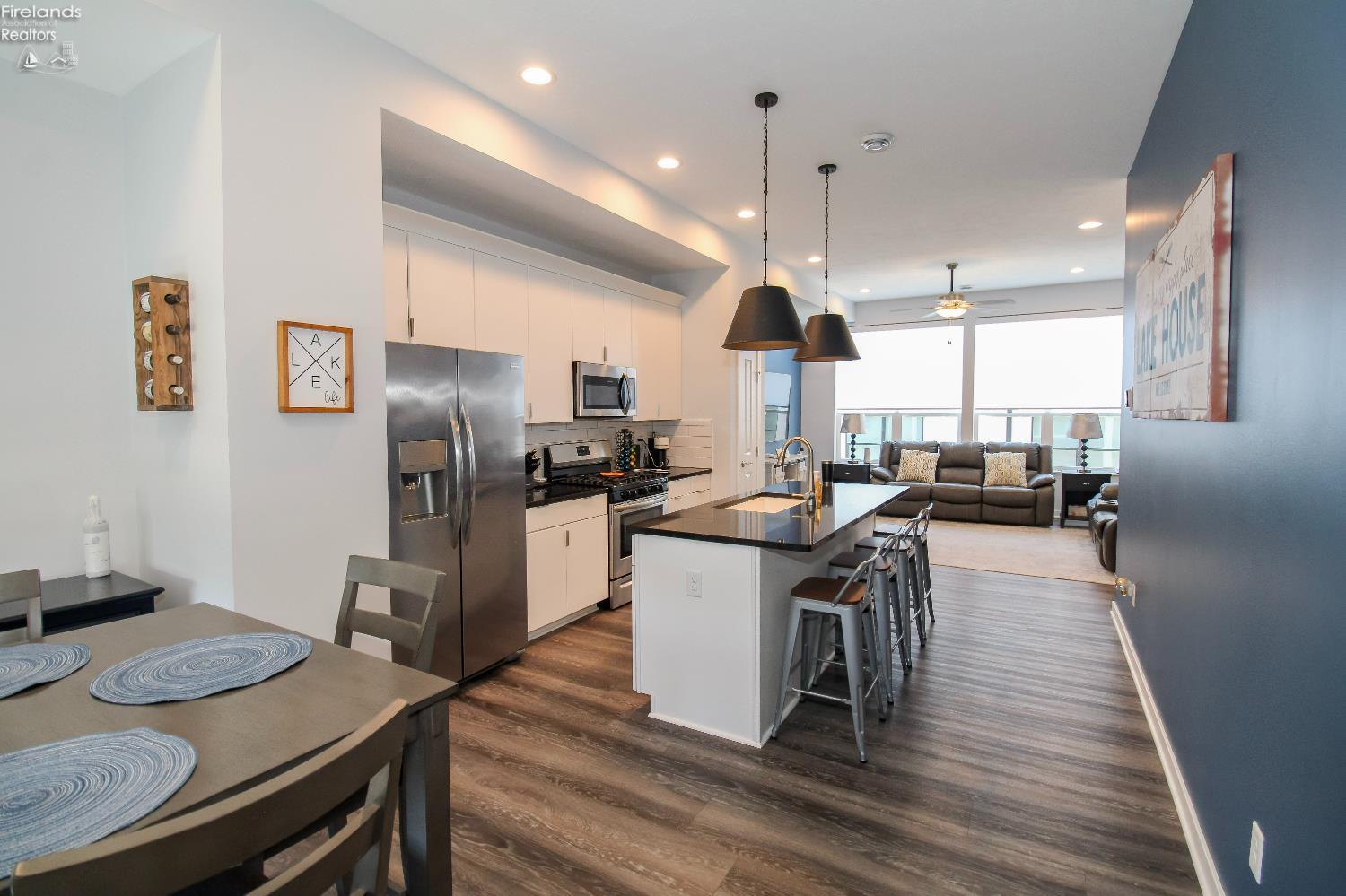 Sandusky, Ohio 44870, United States, 3 Bedrooms Bedrooms, ,3 BathroomsBathrooms,Residential,Contingent,211815