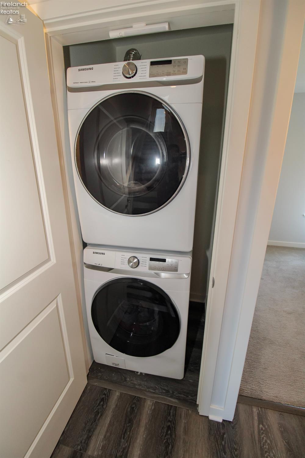 Sandusky, Ohio 44870, United States, 3 Bedrooms Bedrooms, ,3 BathroomsBathrooms,Residential,Contingent,211815