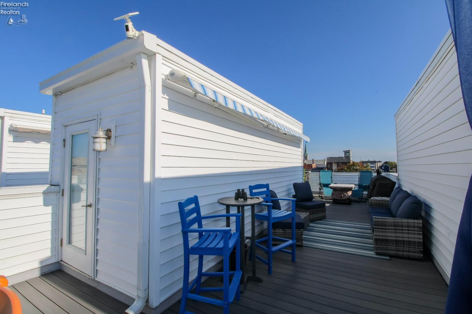 Sandusky, Ohio 44870, United States, 3 Bedrooms Bedrooms, ,3 BathroomsBathrooms,Residential,Contingent,211815