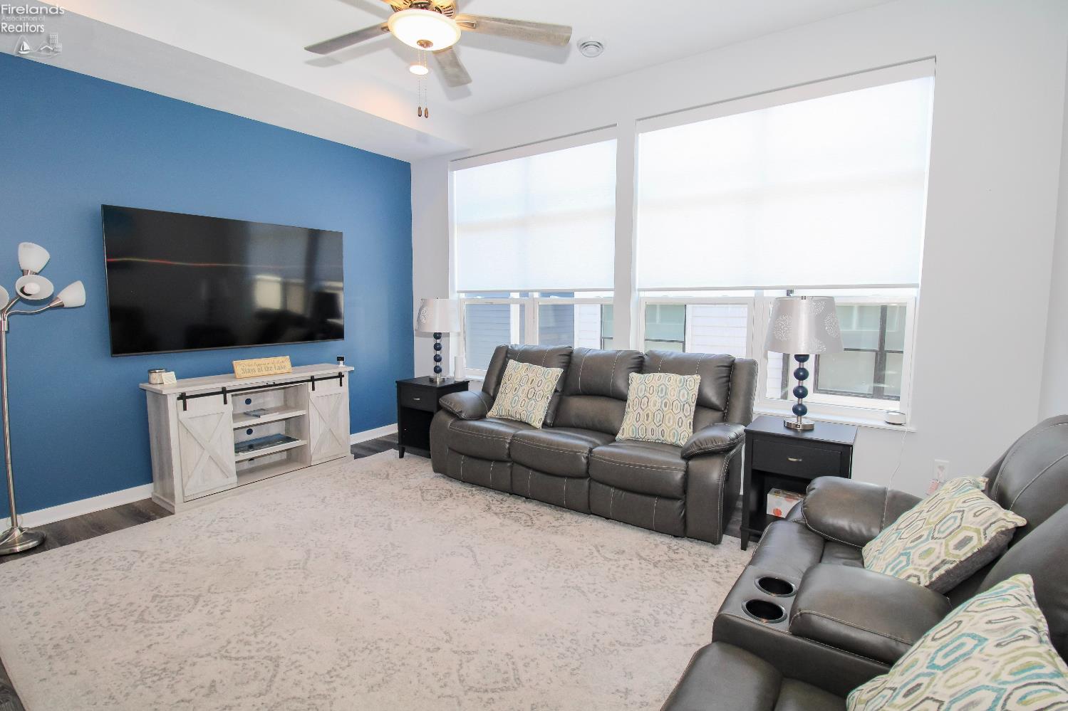 Sandusky, Ohio 44870, United States, 3 Bedrooms Bedrooms, ,3 BathroomsBathrooms,Residential,Contingent,211815