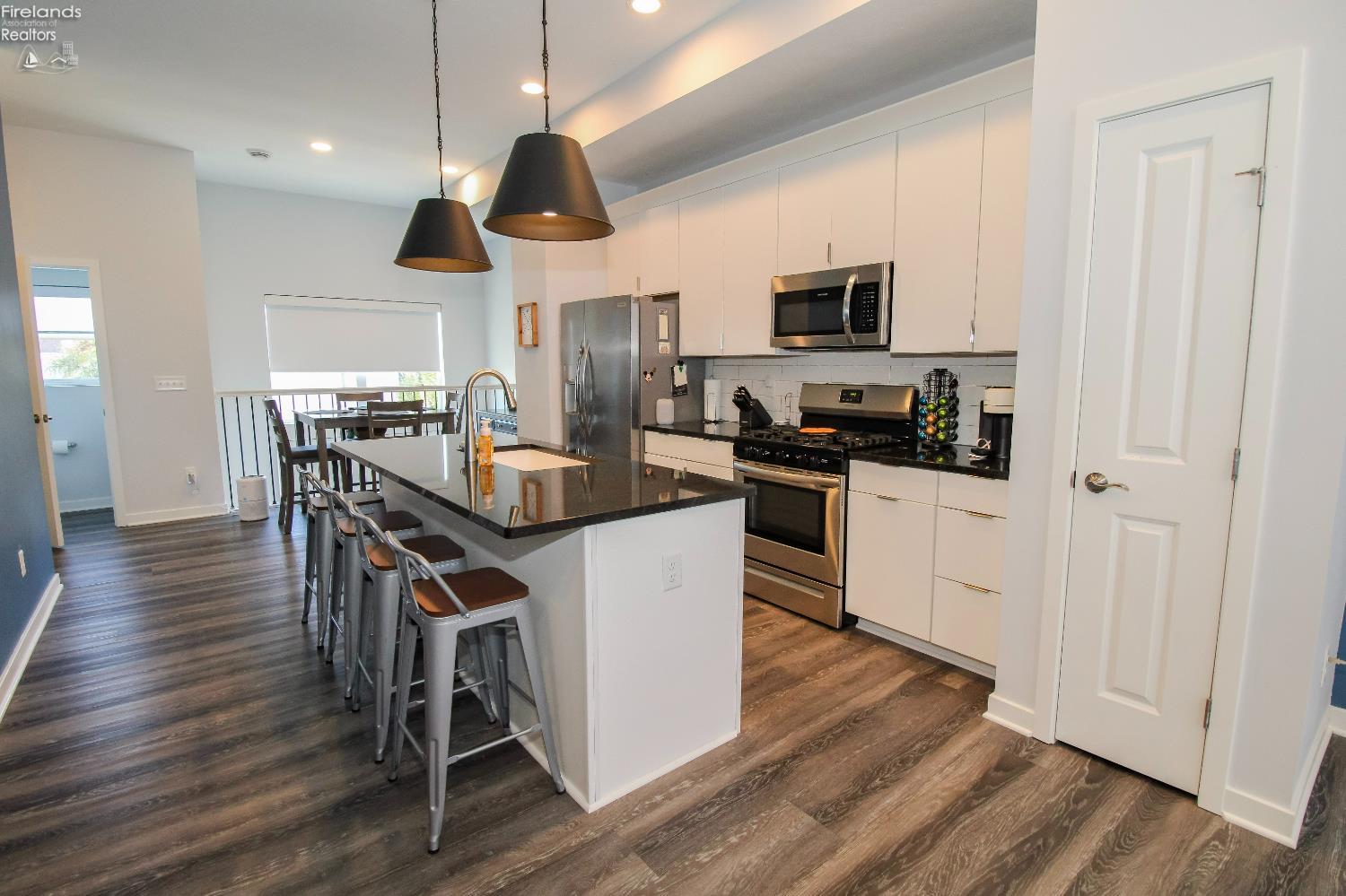 Sandusky, Ohio 44870, United States, 3 Bedrooms Bedrooms, ,3 BathroomsBathrooms,Residential,Contingent,211815