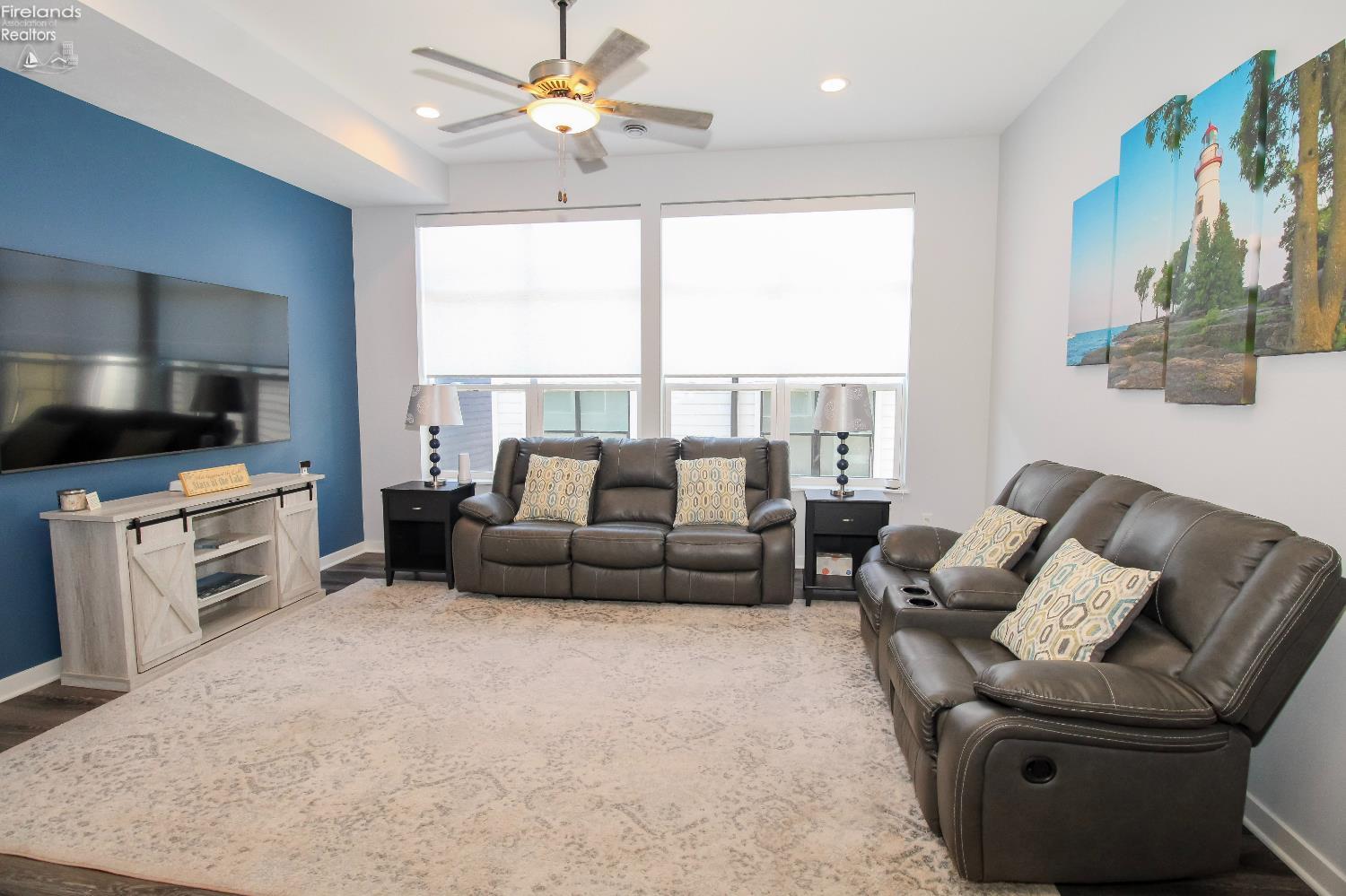 Sandusky, Ohio 44870, United States, 3 Bedrooms Bedrooms, ,3 BathroomsBathrooms,Residential,Contingent,211815