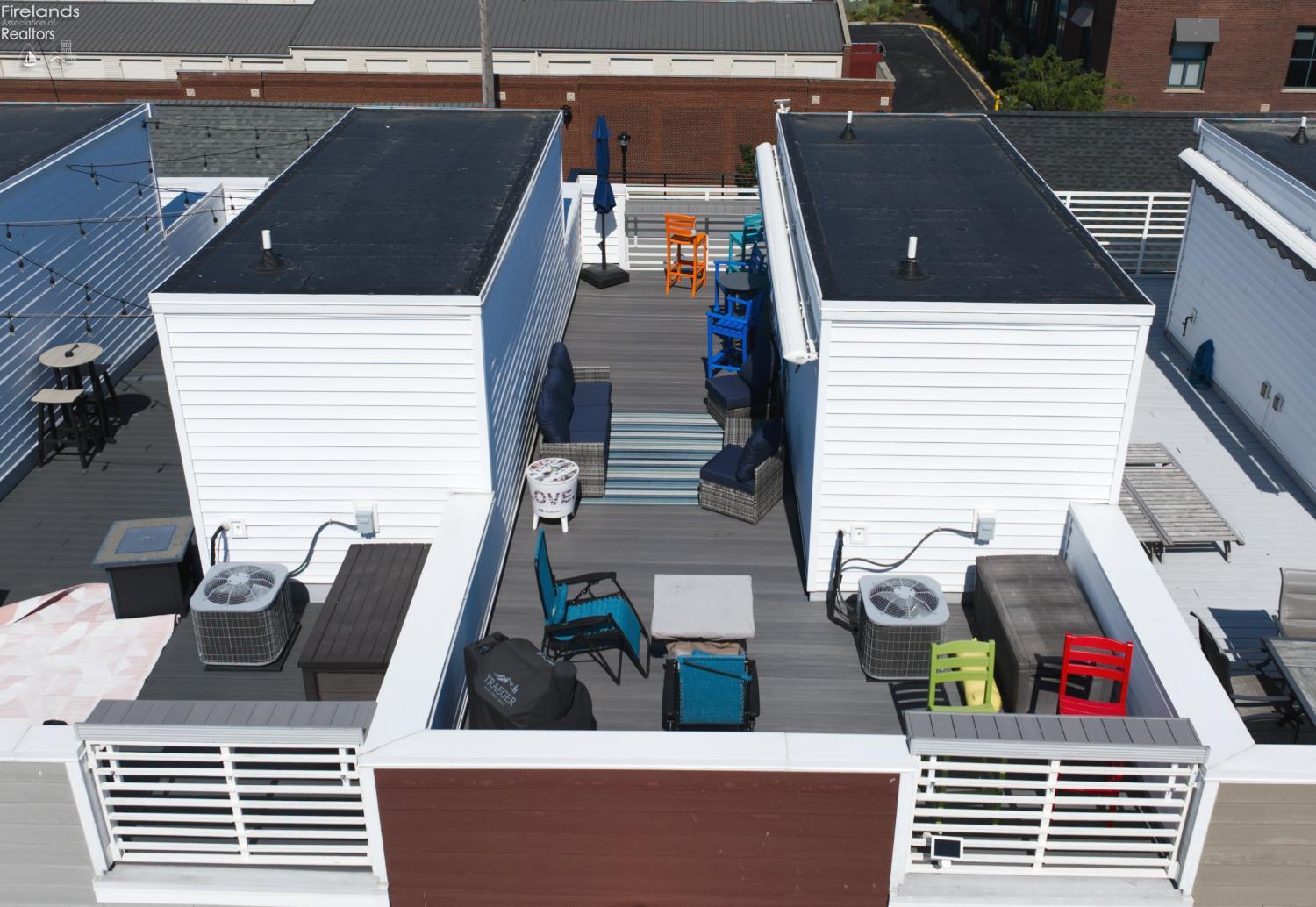 Sandusky, Ohio 44870, United States, 3 Bedrooms Bedrooms, ,3 BathroomsBathrooms,Residential,Contingent,211815