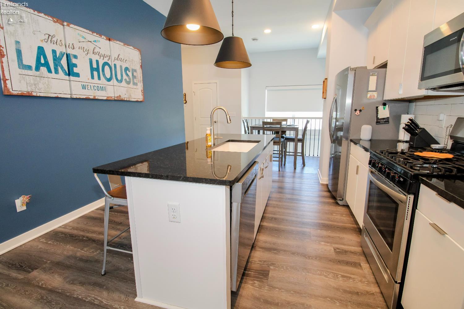 Sandusky, Ohio 44870, United States, 3 Bedrooms Bedrooms, ,3 BathroomsBathrooms,Residential,Contingent,211815