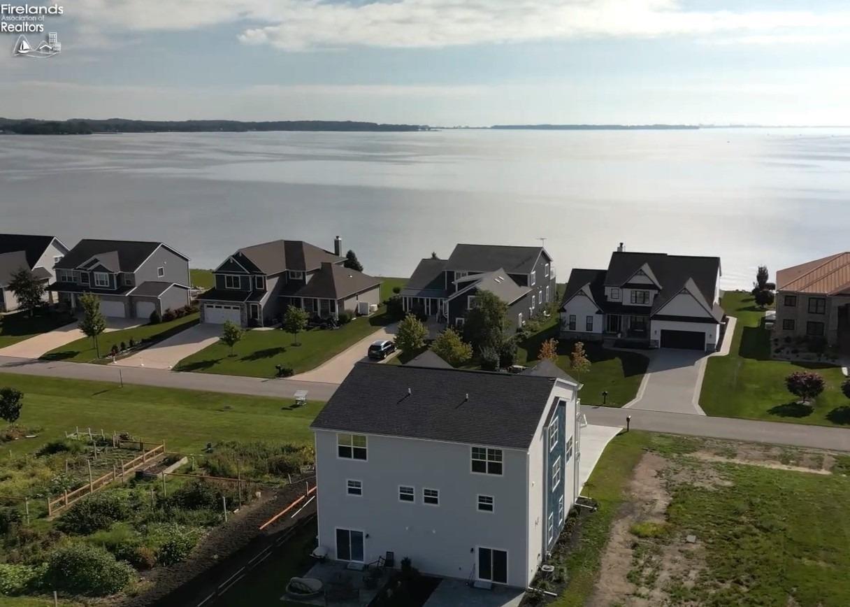 2782 S Waterside Court, Marblehead, Ohio image 9