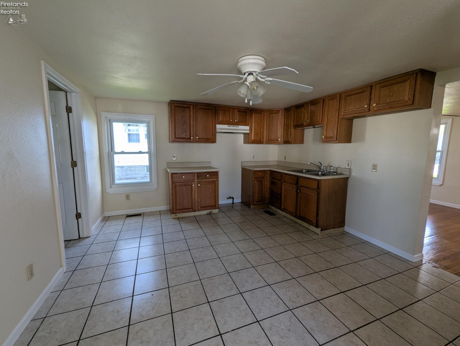 128 N Benton Street, Oak Harbor, New Mexico image 4