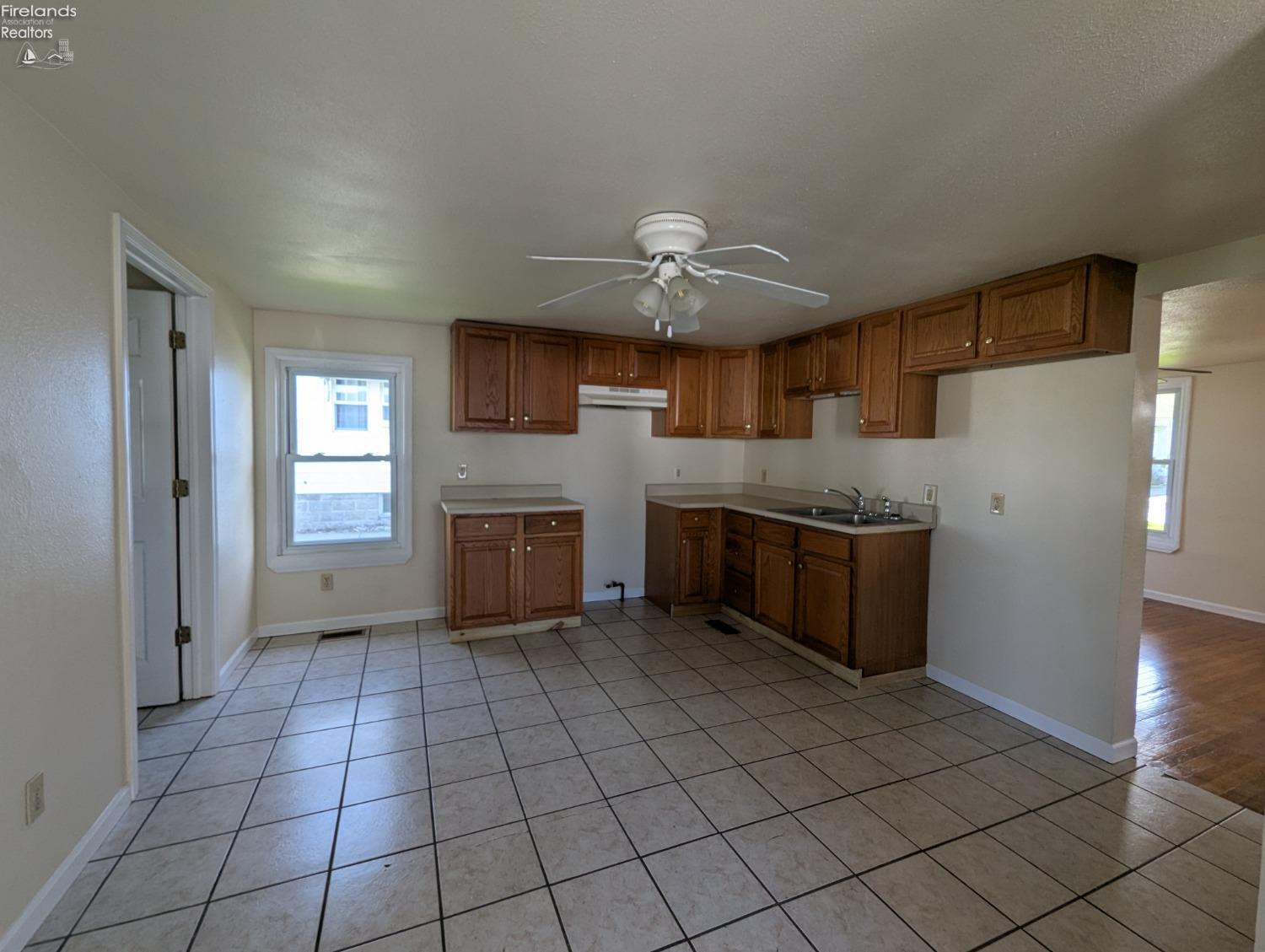 128 N Benton Street, Oak Harbor, New Mexico image 3